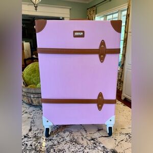 NEW LILLY PULITZER GWP HERITAGE ROLLING TRUNK SUITCASE *65TH ANNIVERSARY*